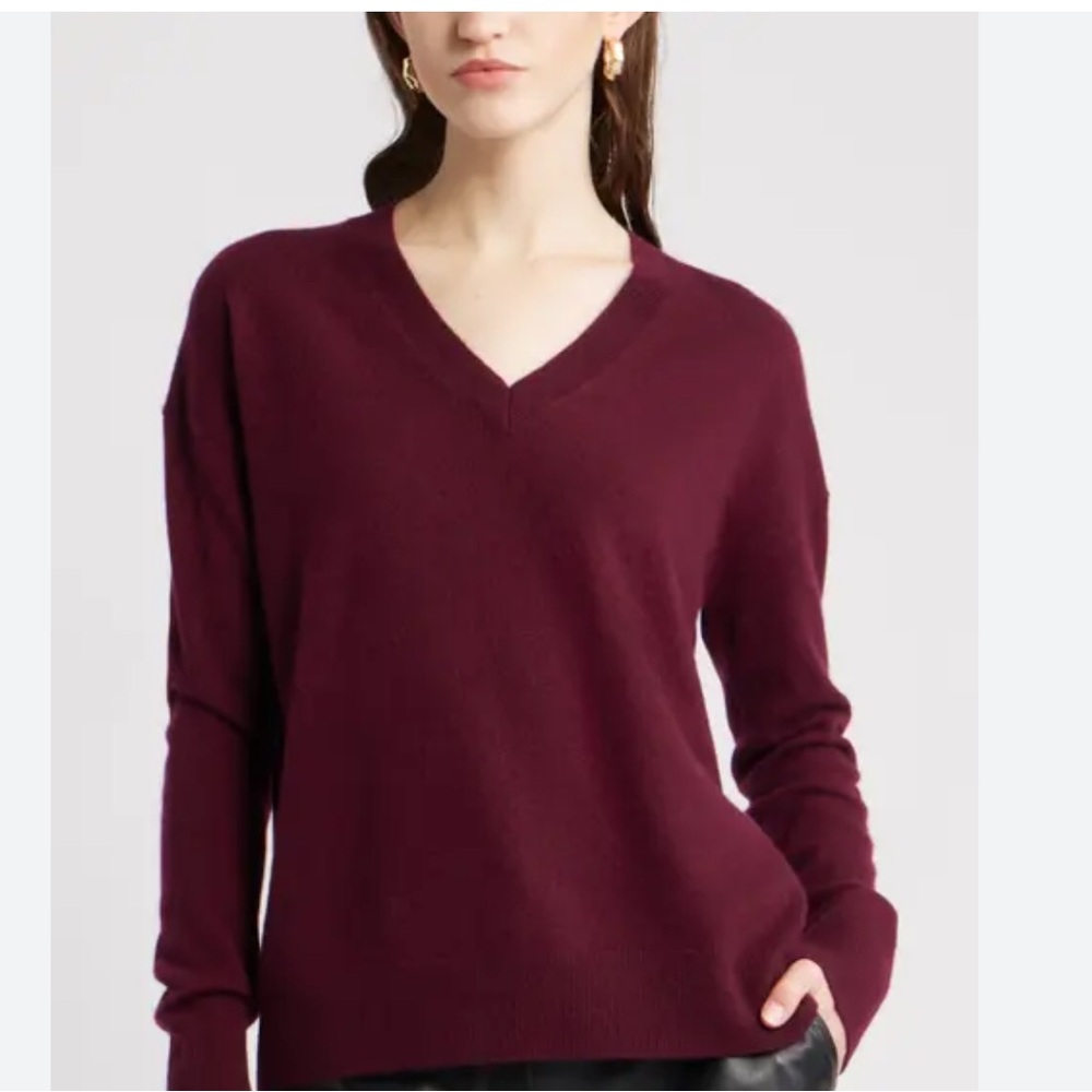 John Ashford Women's V-Neck Sweater in Burgundy 100% Cashmere